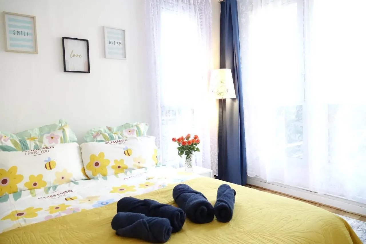 Charming Apartment Very Close To The City Center Paris France